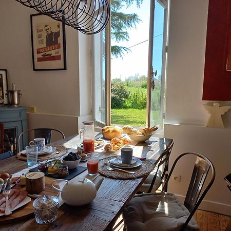 L' Embellie Sur Lot Panzió Sainte-Livrade-sur-Lot Kültér fotó